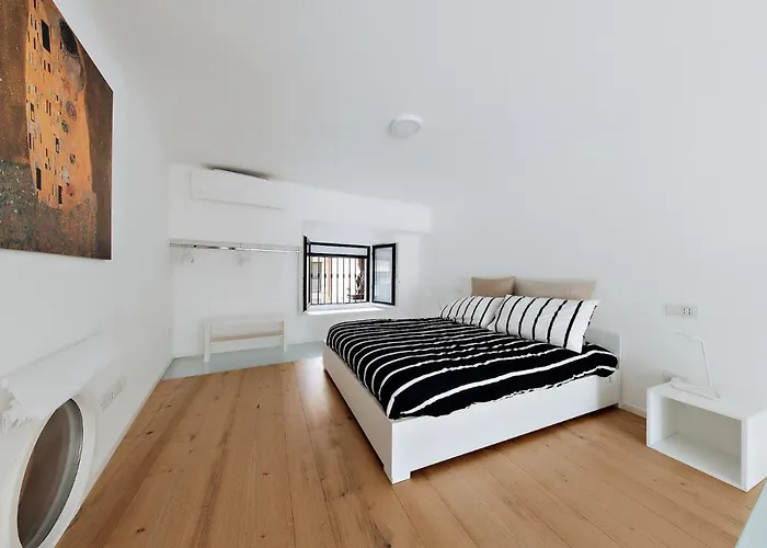 Lägenhet Luxury Loft Castello Milano